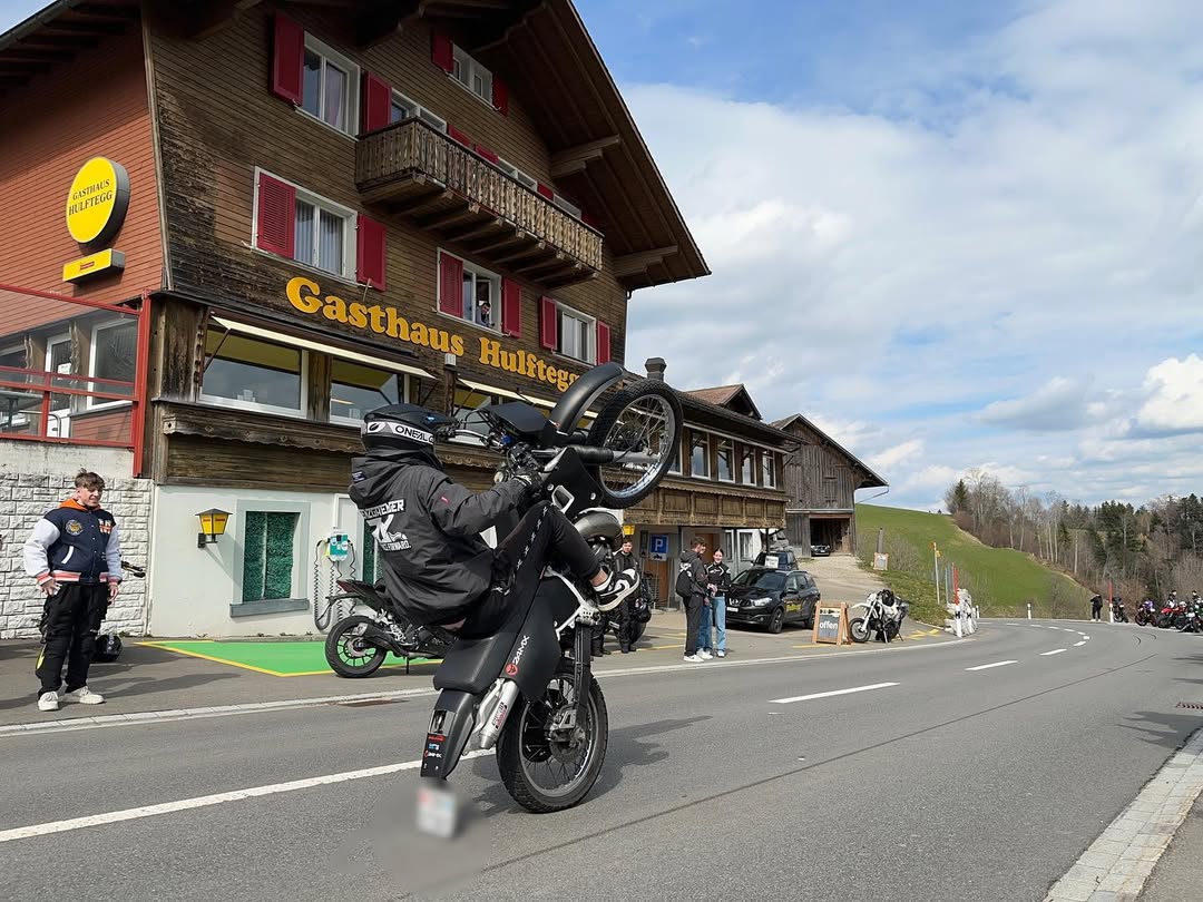Ein Bild Mit Dem Bekannten Kennzeichen Schleifer 🔥🔥🔥#Wheelie #Kennzeichenschleifer #Hulftegg